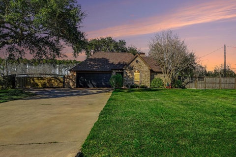 Photo of 13402 Bob White Drive, Santa Fe, TX 77510 (MLS # 33604100)