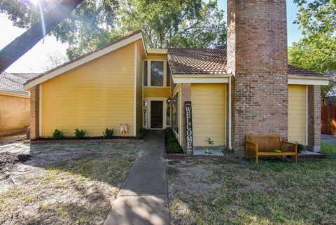 Photo of 6023 Elkwood Forest Drive, Houston, TX 77088 (MLS # 35733504)