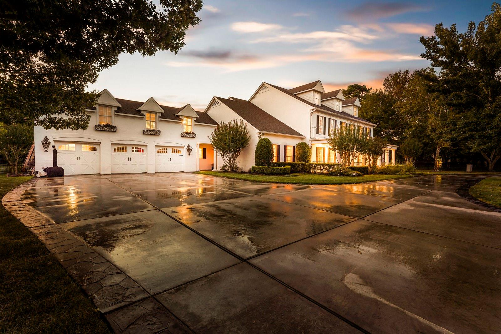 9811 Stonebridge Lake Drive