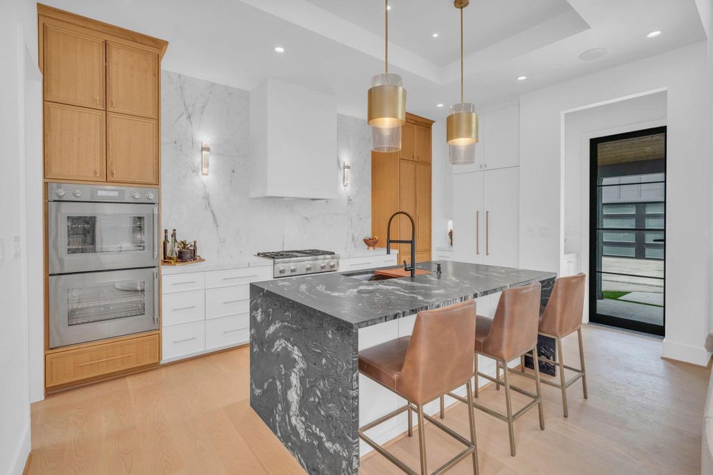 Photo of 5602 Ella Lee Lane, Houston, TX 77056 (MLS # 68053846)