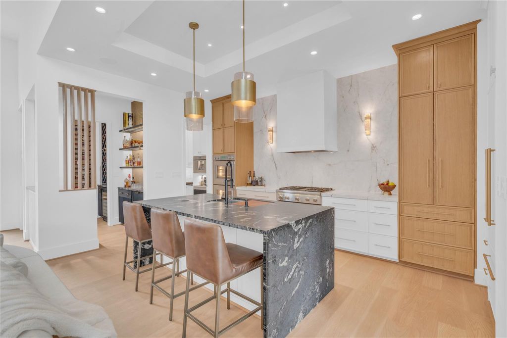 Photo of 5602 Ella Lee Lane, Houston, TX 77056 (MLS # 68053846)