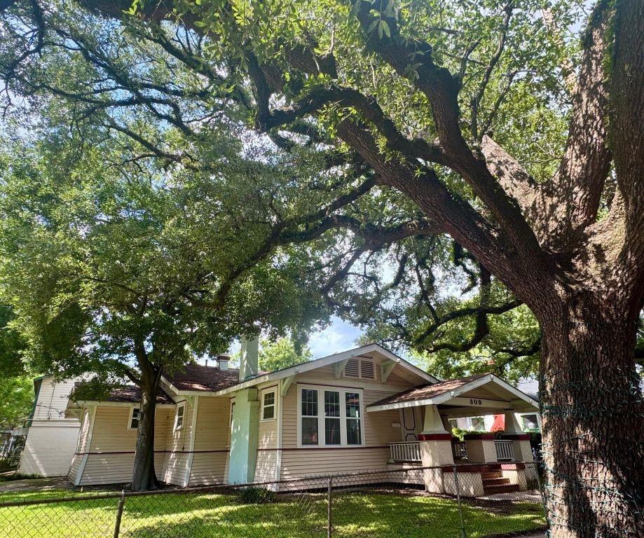 309 Bayland Avenue