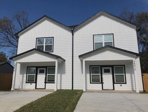 Photo of 1120 5th Avenue N #1120, Texas City, TX 77590 (MLS # 21140983)