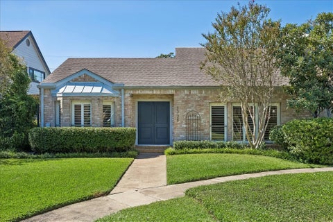 Photo of 2725 S Glen Haven Boulevard, Houston, TX 77025 (MLS # 28156435)