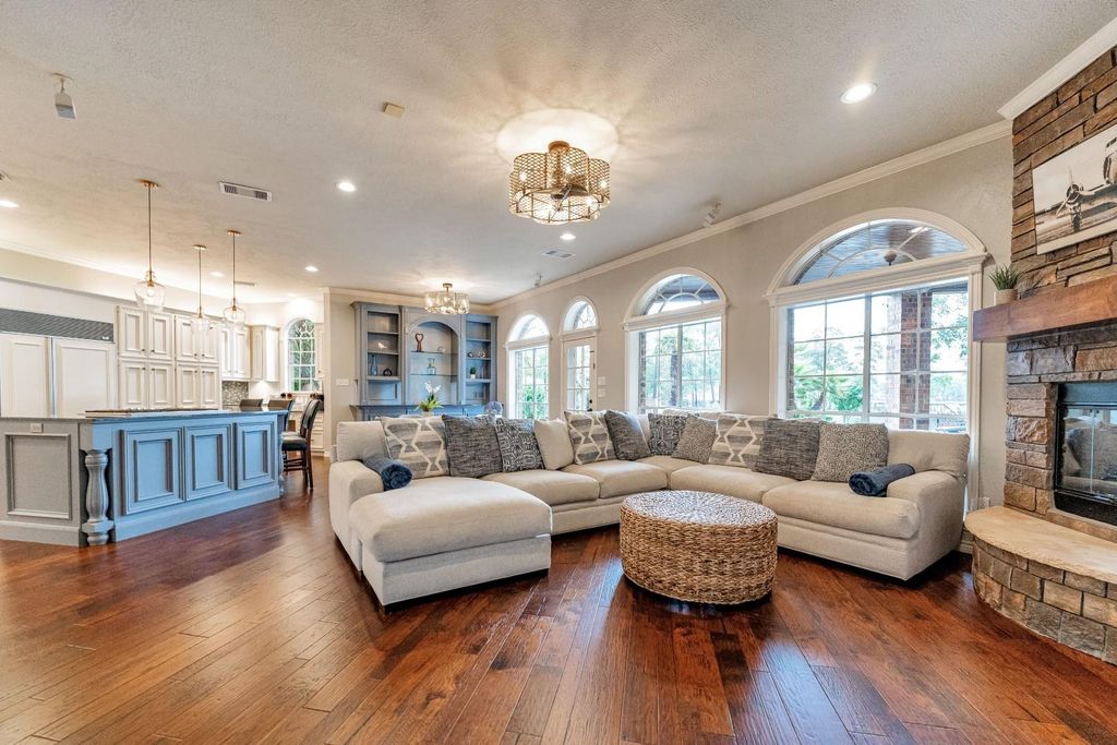 Photo of 8311 Shoregrove Drive, Houston, TX 77346 (MLS # 66247037)