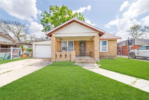 Photo of 2305 Wilshire Street, Houston, TX 77023 (MLS # 37404281)