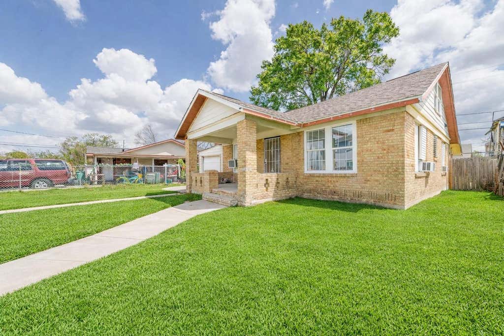 Photo of 2305 Wilshire Street, Houston, TX 77023 (MLS # 37404281)
