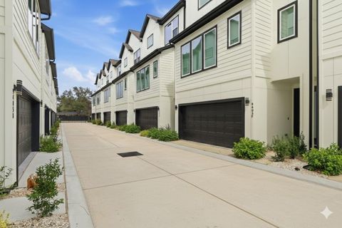 Photo of 9405 Hammerly Boulevard #D, Houston, TX 77080 (MLS # 75478559)