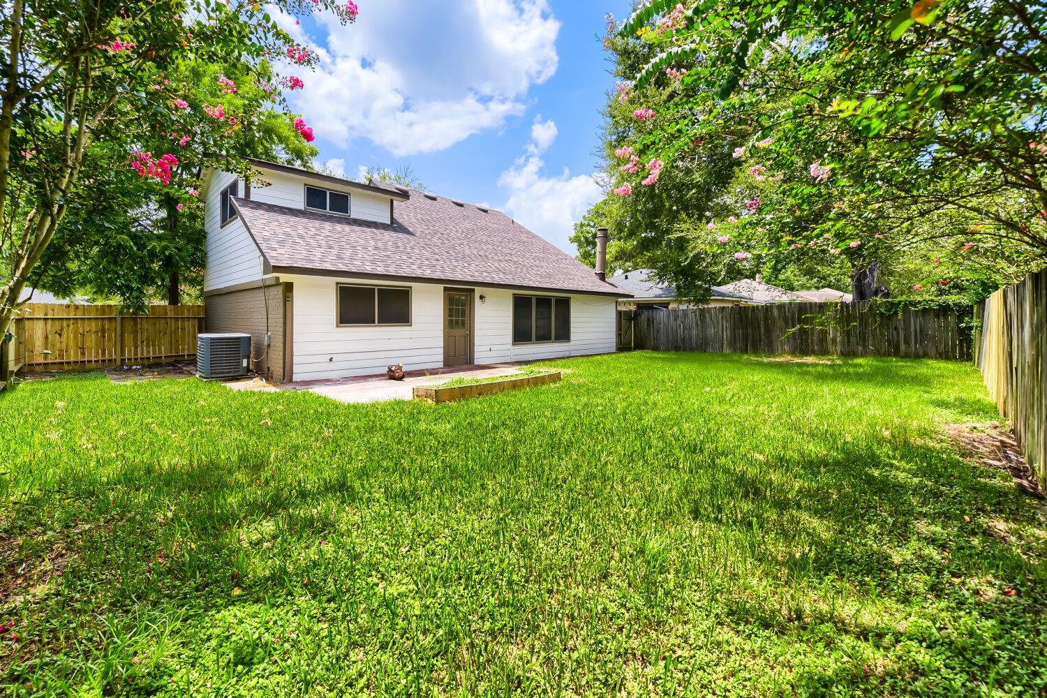 5819 Culross Close