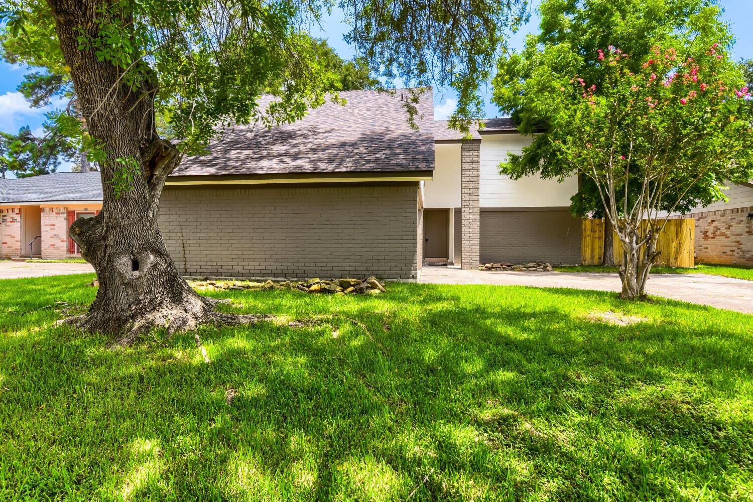 5819 Culross Close