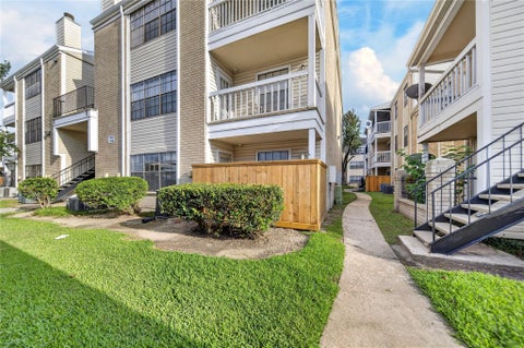 Photo of 2750 Holly Hall Street #1706, Houston, TX 77054 (MLS # 25550386)