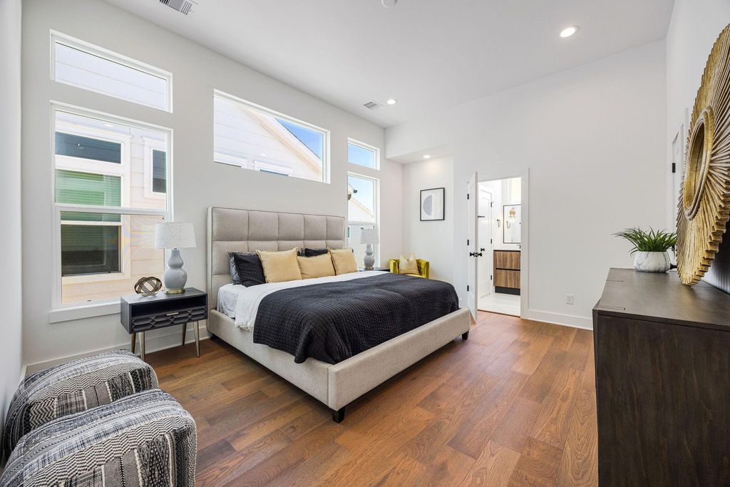 Photo of 303 Marcella Street #F, Houston, TX 77091 (MLS # 26176464)