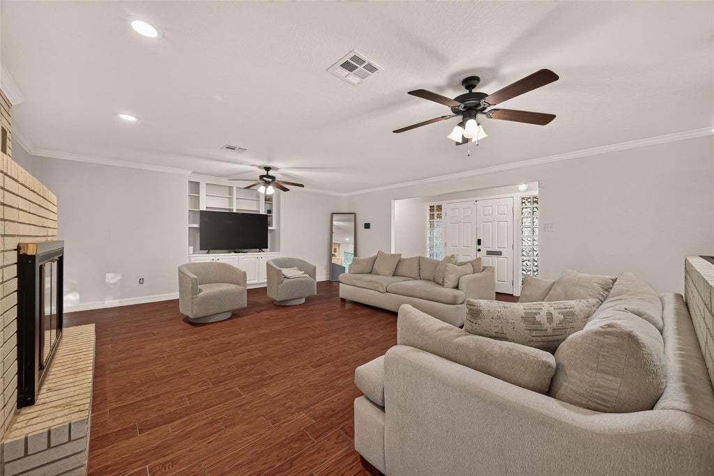 Photo of 1209 Sunset Drive, Dickinson, TX 77539 (MLS # 95226575)