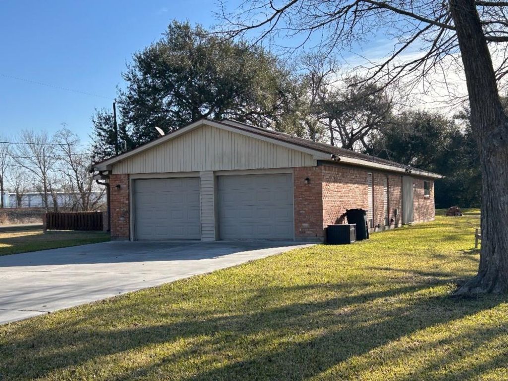 Photo of 7309 S Railroad Avenue, Hitchcock, TX 77563 (MLS # 70012043)