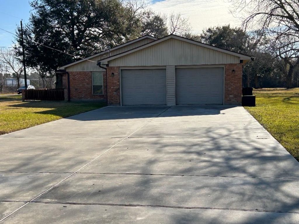 Photo of 7309 S Railroad Avenue, Hitchcock, TX 77563 (MLS # 70012043)