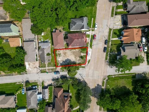 Photo of 3301 Holman Street, Houston, TX 77004 (MLS # 19742852)