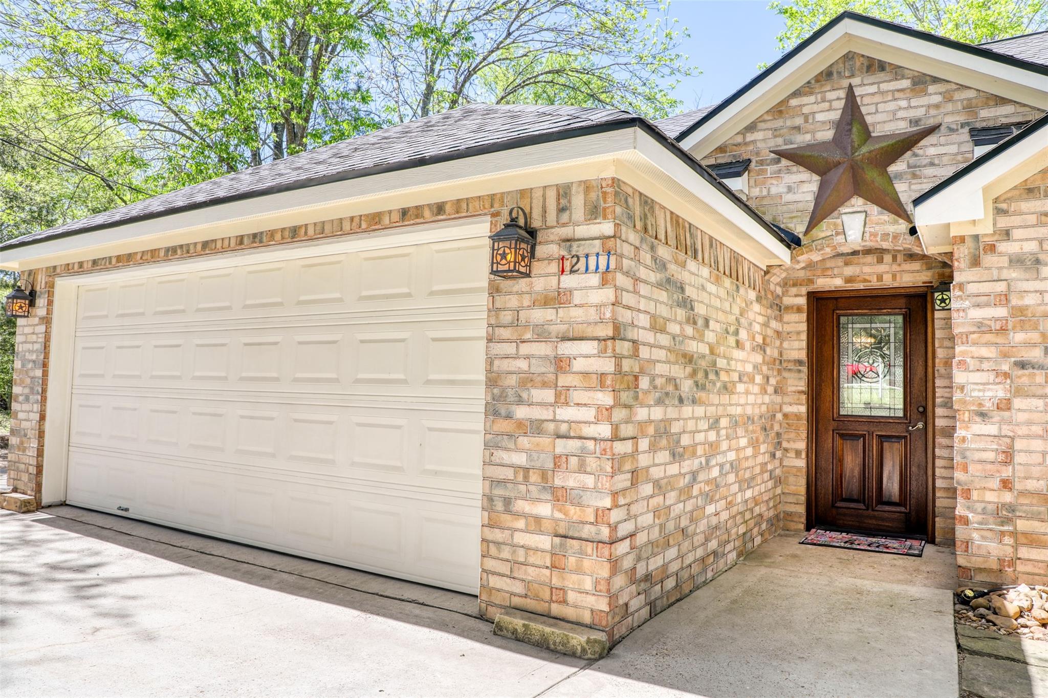 12111 N Ridgeway Drive