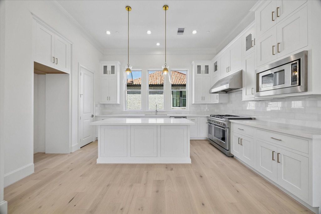 Photo of 7510 Viano Lane, Houston, TX 77055 (MLS # 49319753)