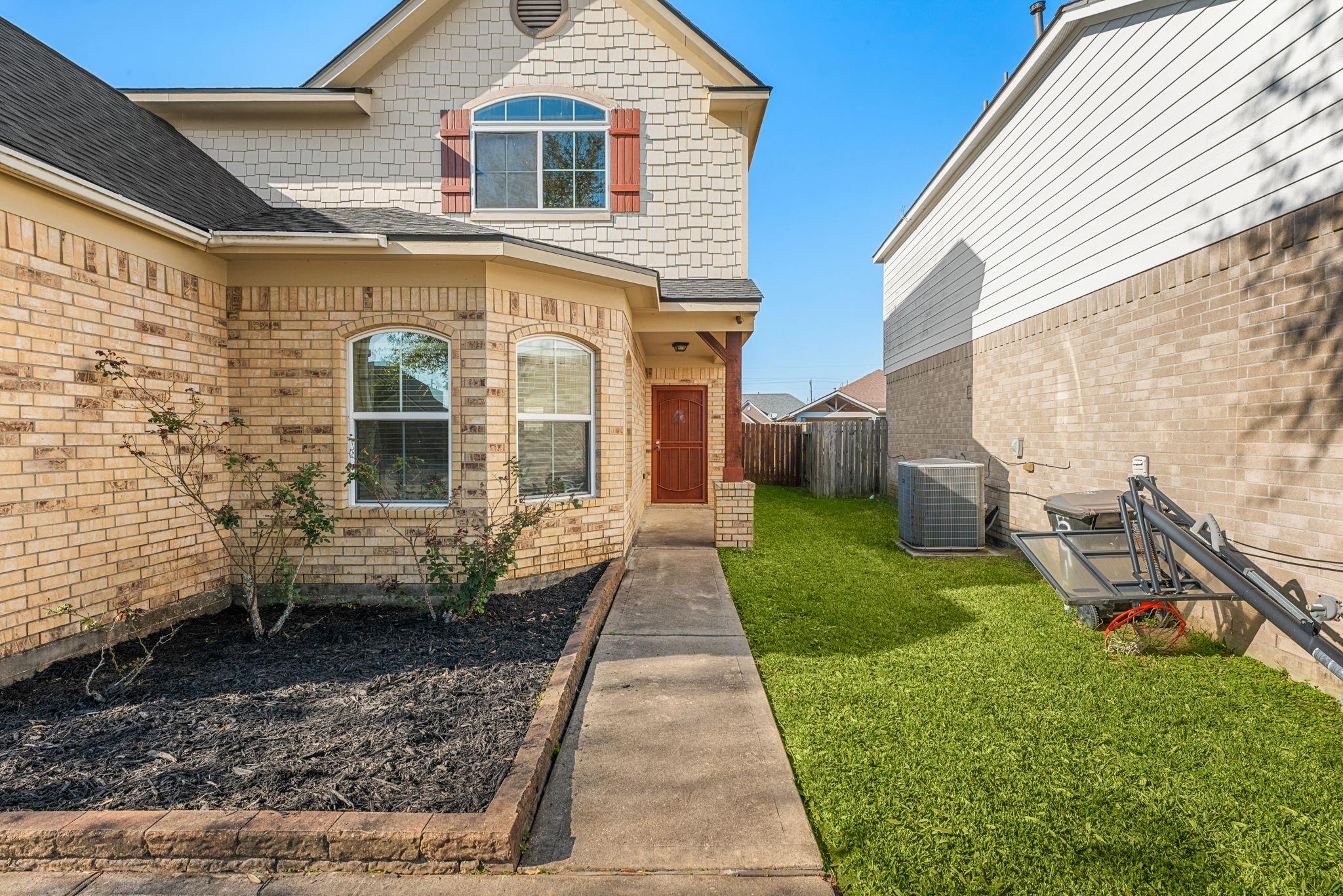 5911 Rosemary Circle