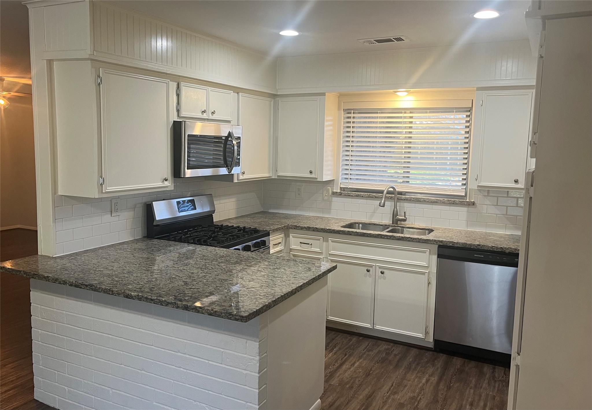 4805 Crepe Myrtle Lane