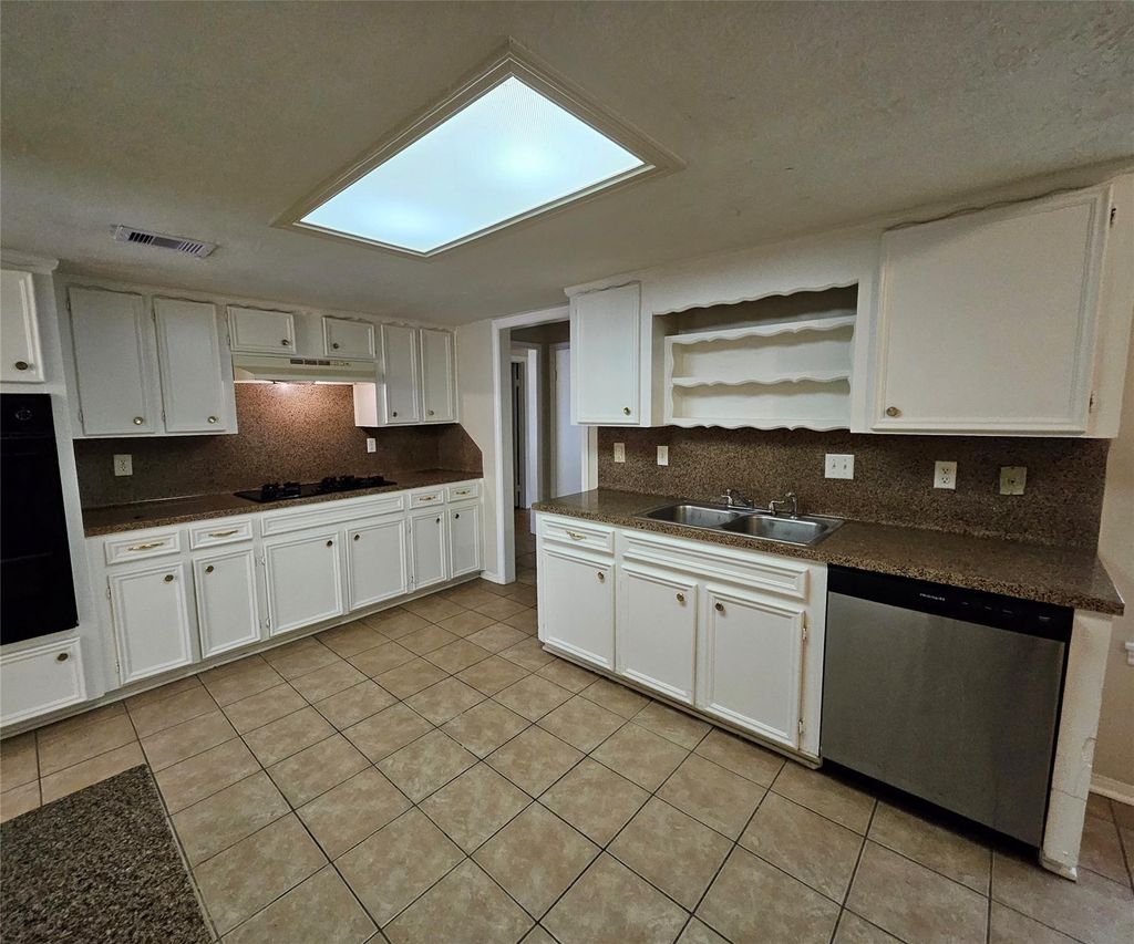 Photo of 2154 Oak Shores Drive, Houston, TX 77339 (MLS # 28647233)