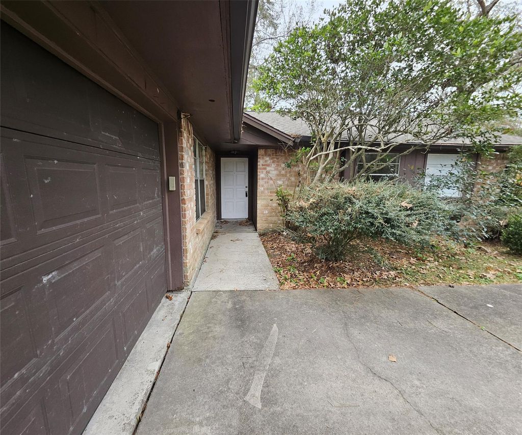 Photo of 2154 Oak Shores Drive, Houston, TX 77339 (MLS # 28647233)