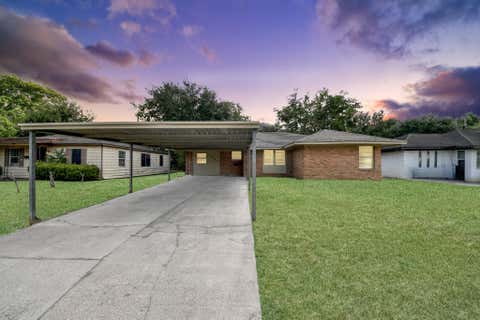 Photo of 10117 Dulcimer Street, Houston, TX 77051 (MLS # 57841543)