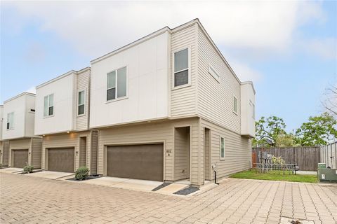 Photo of 602 Thornton Oaks Road, Houston, TX 77018 (MLS # 2083087)