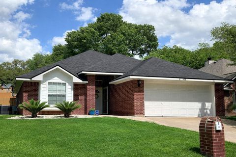 Homes For Sale - 305 Scenic Brook Street<br/> Washington County, Brenham, TX 77833