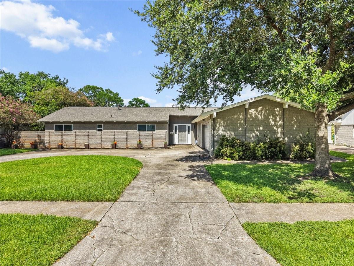 15319 Diana Lane