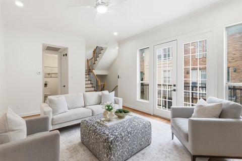 Townhouse For Sale - 1110 Birdsall Street<br/> Harris County, Houston, TX 77007