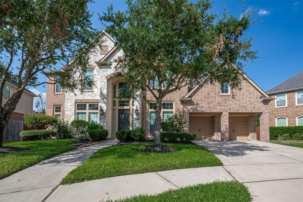 Photo of 13547 Breakwater Path Loop, Houston, TX 77044 (MLS # 67812958)
