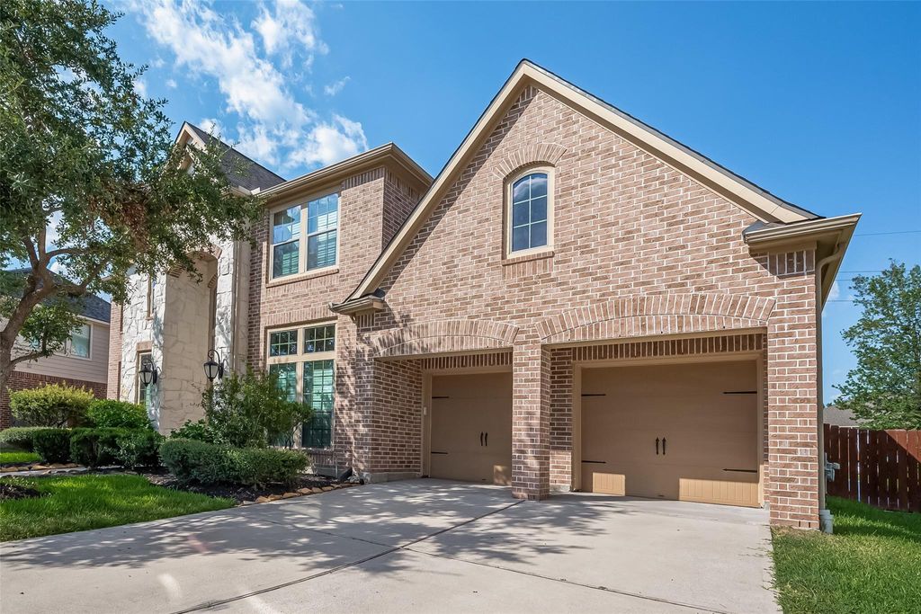 Photo of 13547 Breakwater Path Loop, Houston, TX 77044 (MLS # 67812958)