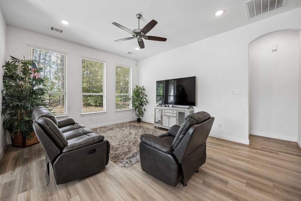 Photo of 10139 Bayou Oaks Drive, Conroe, TX 77385 (MLS # 69615549)
