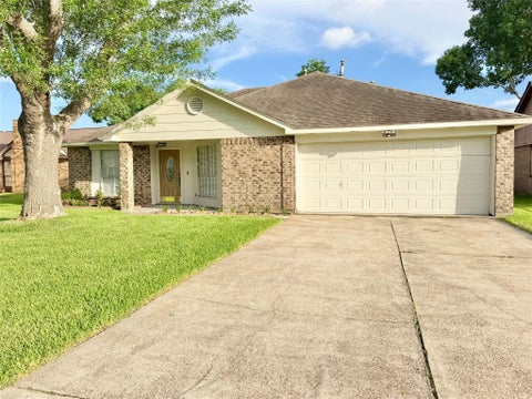 Photo of 10940 Collingswood Drive, La Porte, TX 77571 (MLS # 83087571)