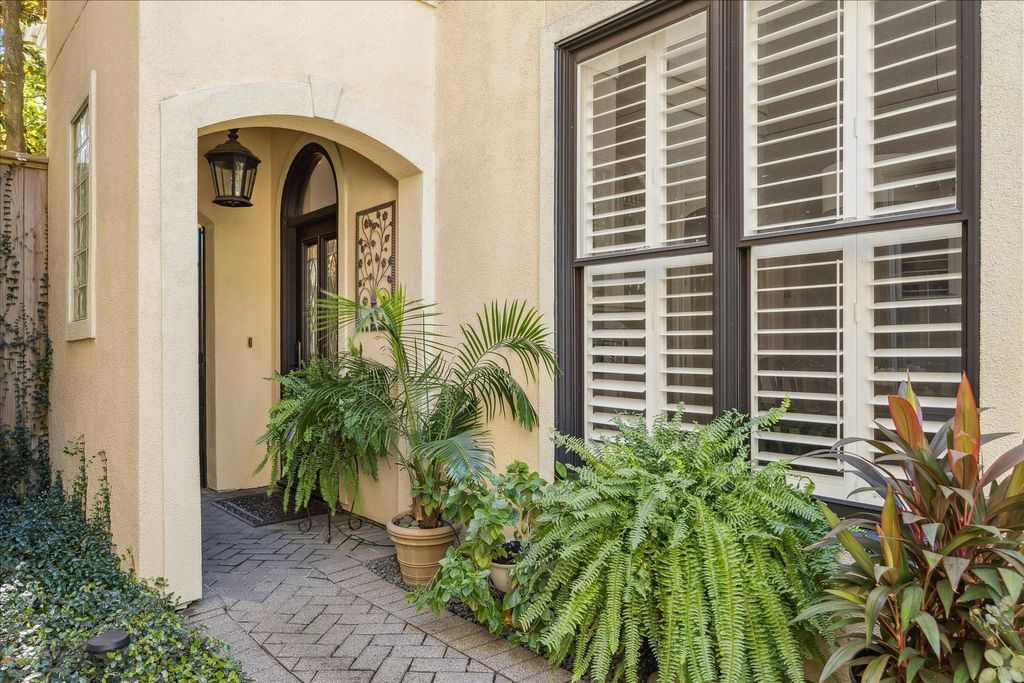 Photo of 2435 North Boulevard, Houston, TX 77098 (MLS # 48387522)