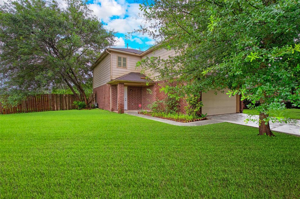 Photo of 6703 Ashland Forest Drive, Houston, TX 77088 (MLS # 77824994)