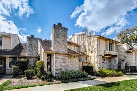 Photo of 2952 Meadowgrass Lane #173, Houston, TX 77082 (MLS # 71039206)