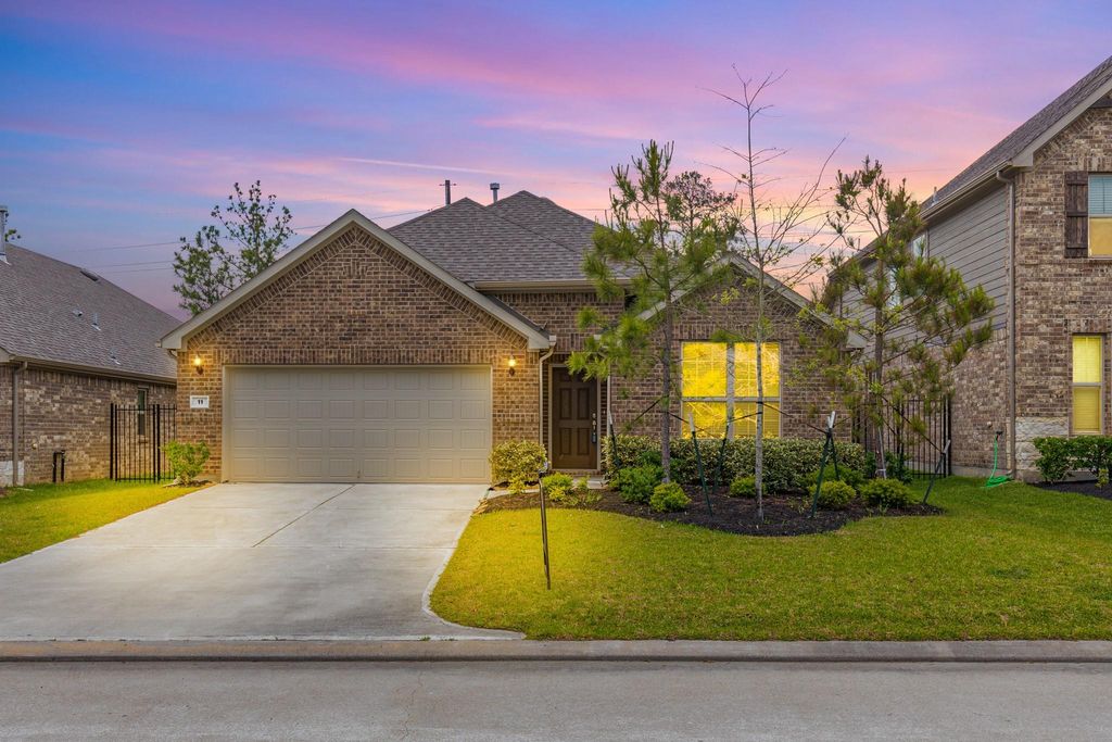 Photo of 11 Pioneer Canyon Pl, The Woodlands, TX 77375 (MLS # 78115745)