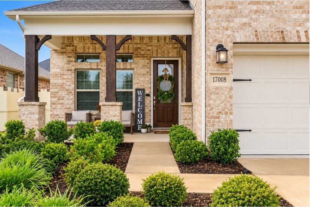 Photo of 17008 Ash Leaf Way, Conroe, TX 77385 (MLS # 61869592)
