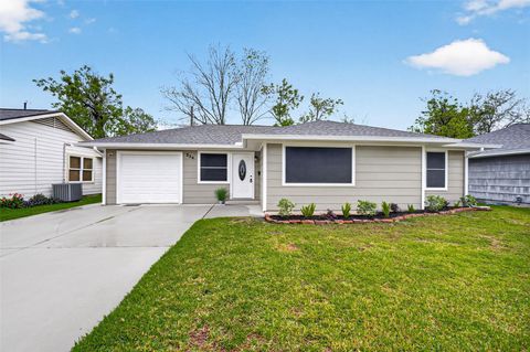Photo of 234 Maxie Street, Deer Park, TX 77536 (MLS # 41440520)