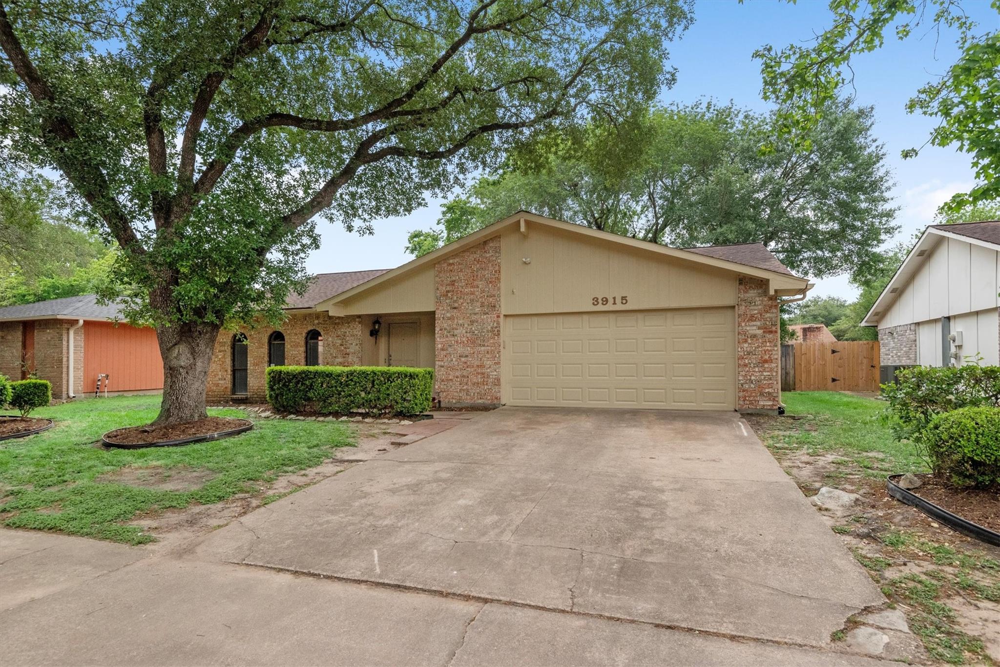 3915 Lost Oak Drive
