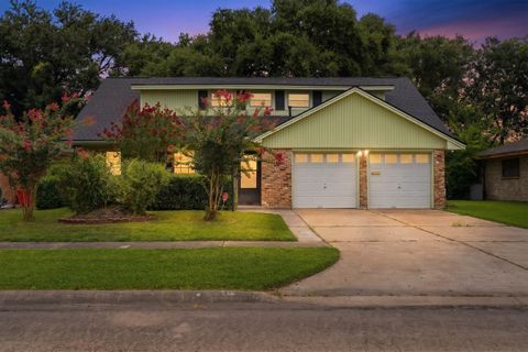 Photo of 2216 Peach Lane, Pasadena, TX 77502 (MLS # 63154321)
