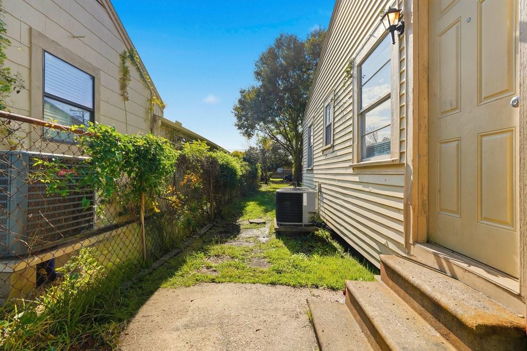 Photo of 729 13th Avenue N, Texas City, TX 77590 (MLS # 13755425)