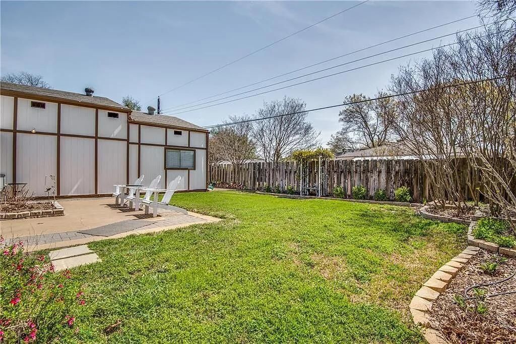 Photo of 405 W Louella Drive, Hurst, TX 76054 (MLS # 84136537)