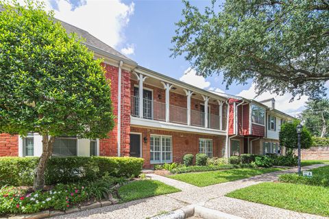 Photo of 1573 W Sam Houston Parkway S, Houston, TX 77042 (MLS # 30529123)