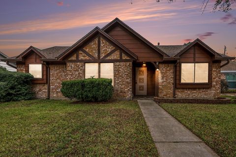Photo of 803 Whitecap Drive, El Lago, TX 77586 (MLS # 92808617)