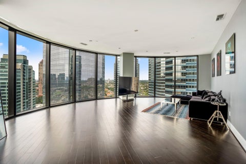 Photo of 1409 Post Oak Boulevard #1804, Houston, TX 77056 (MLS # 98110944)