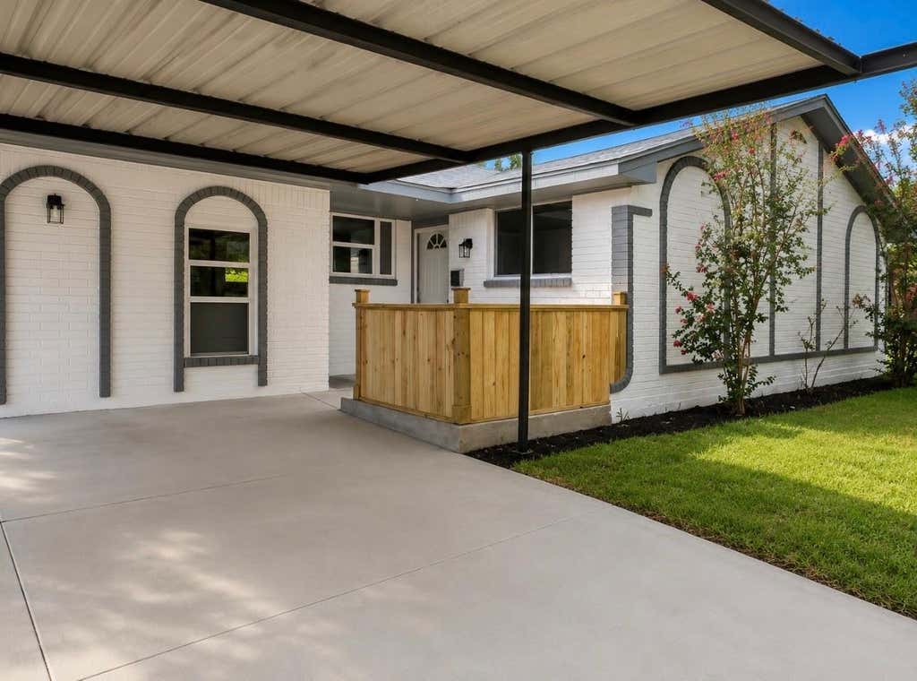 Photo of 526 Hidden Valley Drive, Houston, TX 77037 (MLS # 87627414)