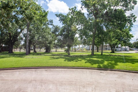 Vacant Land For Sale - 5 West Way Court<br/> Lake Jackson, TX 77566